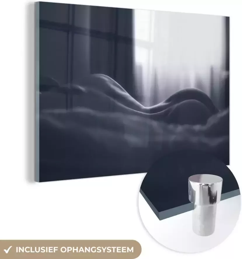 MuchoWow Glasschilderij Portret Vrouw Bed Zwart wit 120x80 cm Acrylglas Schilderijen Foto op Glas