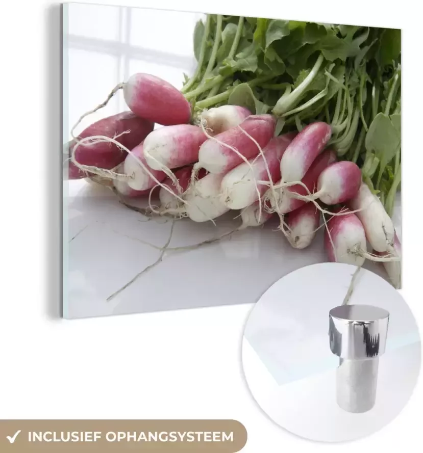 MuchoWow Glasschilderij 60x40 cm Schilderij glas Radijsjes op een witte tafel Foto op acrylglas Schilderijen