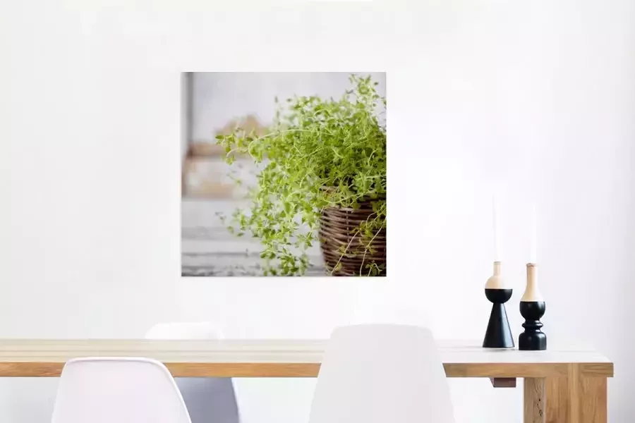 MuchoWow Glasschilderij Rieten mand met de lichtgroene tijm planten op een rustieke tafel 50x50 cm Acrylglas Schilderijen Foto op Glas