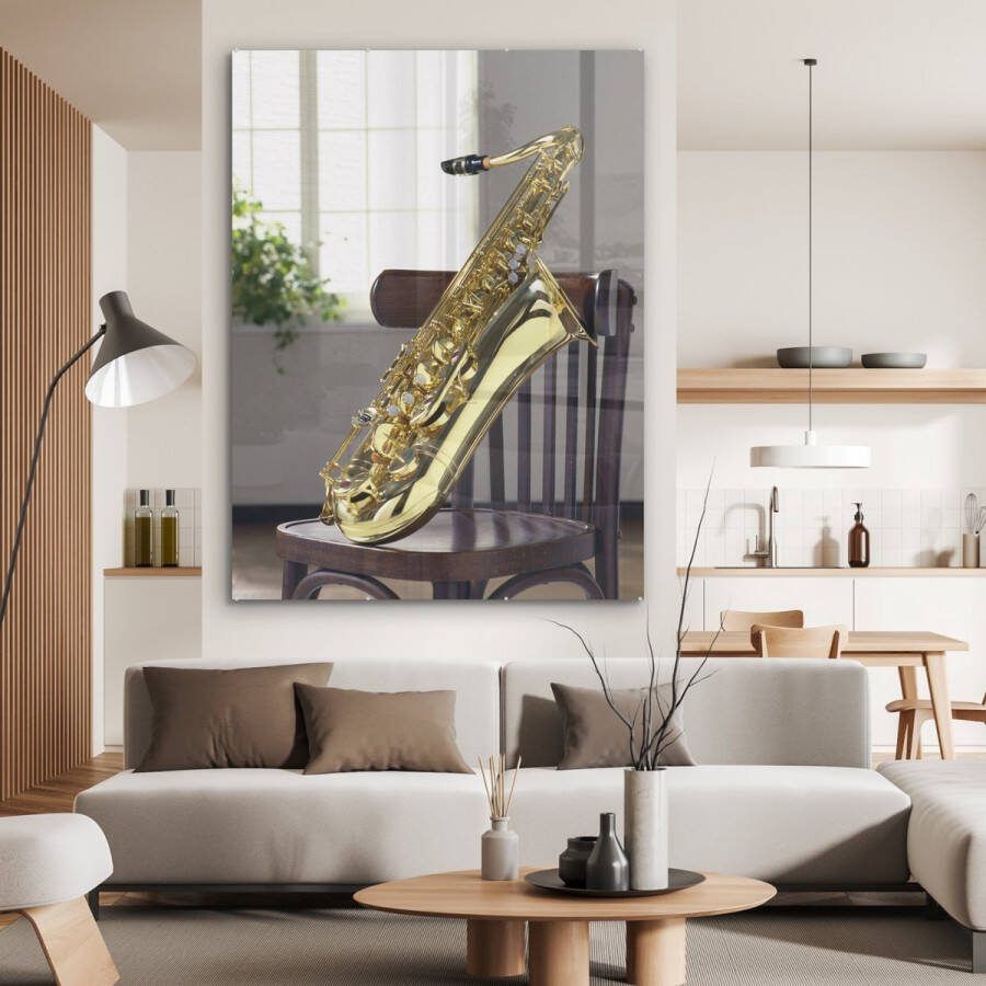 MuchoWow Glasschilderij 120x160 cm Schilderij acrylglas Saxofoon op eens stoel Foto op glas Schilderijen