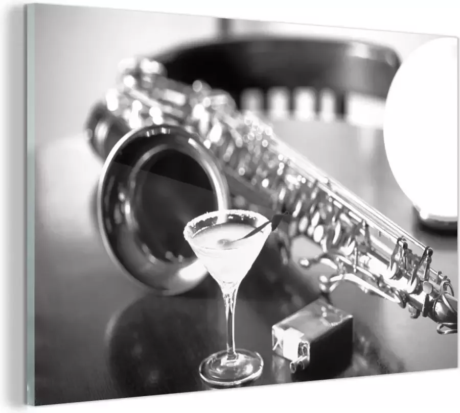 MuchoWow Glasschilderij Saxofoon op tafel zwart wit 120x80 cm Acrylglas Schilderijen Foto op Glas