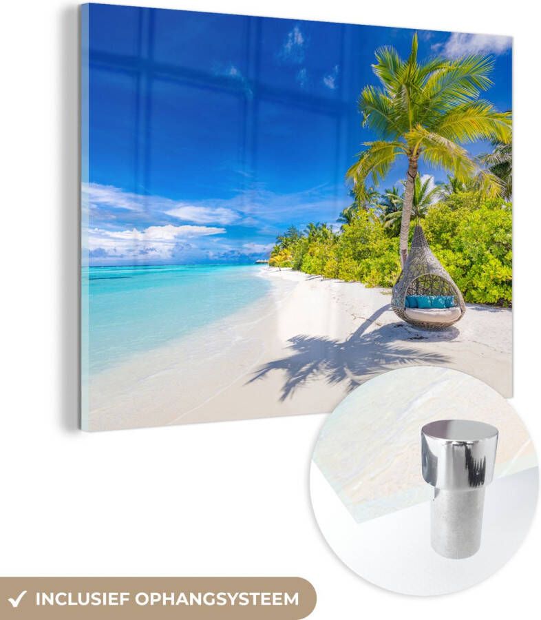 MuchoWow Glasschilderij 40x30 cm Schilderij acrylglas Strand Palm Hangstoel Foto op glas Muurdecoratie woonkamer Wanddecoratie slaapkamer Schilderijen