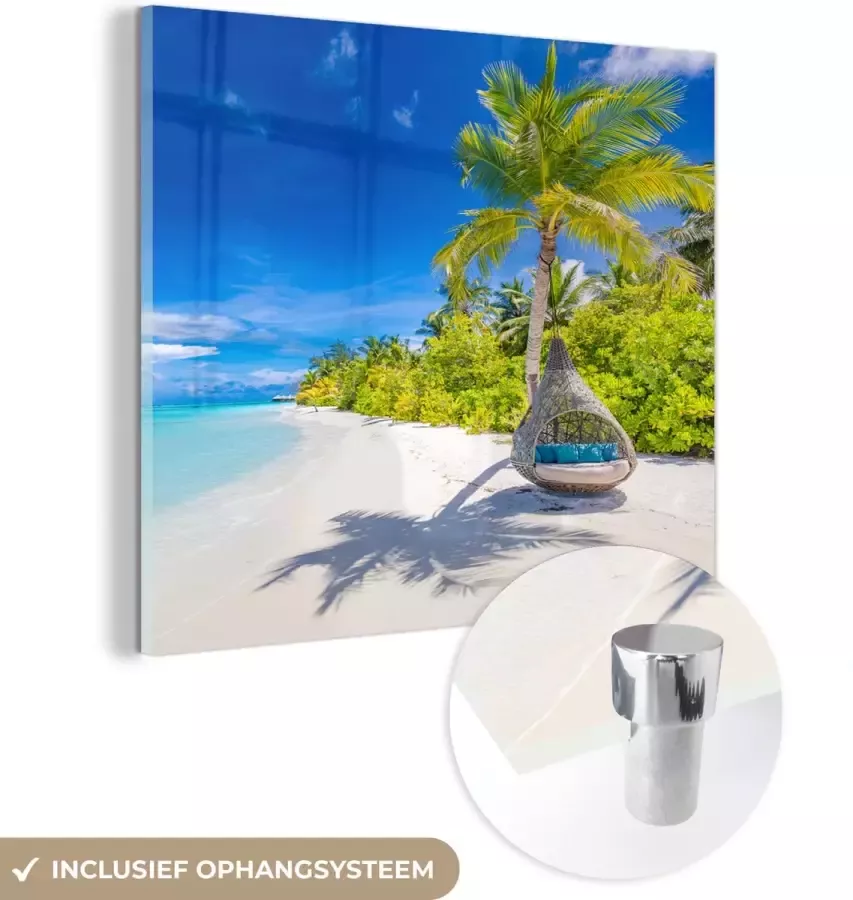 MuchoWow Glasschilderij 50x50 cm Schilderij acrylglas Strand Palm Hangstoel Foto op glas Muurdecoratie woonkamer Wanddecoratie slaapkamer Schilderijen