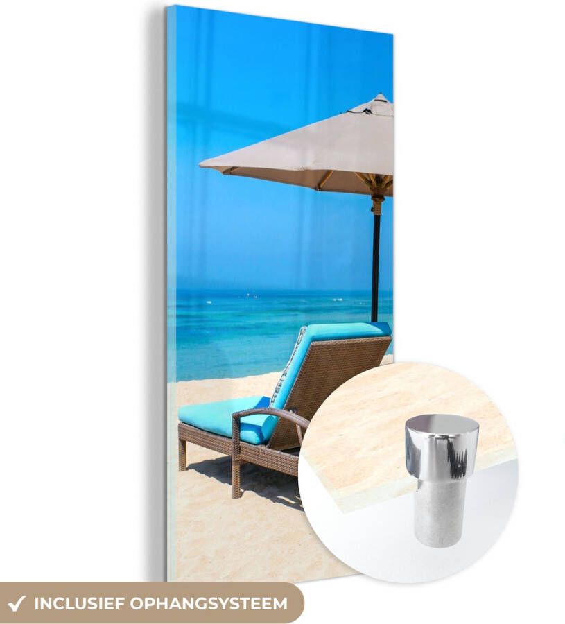 MuchoWow Glasschilderij 20x40 cm Schilderij acrylglas Strandstoel Parasol Zomer Zee Foto op glas Schilderijen