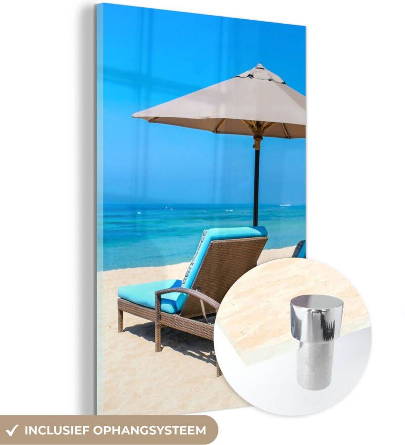 MuchoWow Glasschilderij 80x120 cm Schilderij glas Strandstoel Parasol Zomer Zee Foto op acrylglas Schilderijen