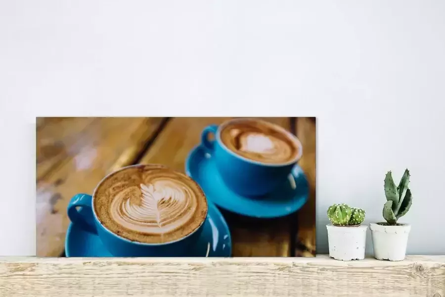 MuchoWow Glasschilderij Twee blauwe koppen koffie op een houten tafel 40x20 cm Acrylglas Schilderijen Foto op Glas
