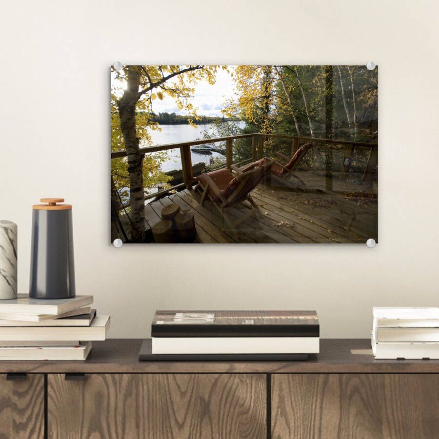 MuchoWow Glasschilderij 30x20 cm Schilderij acrylglas Twee ligbedden op het dek van een cottage Foto op glas Schilderijen