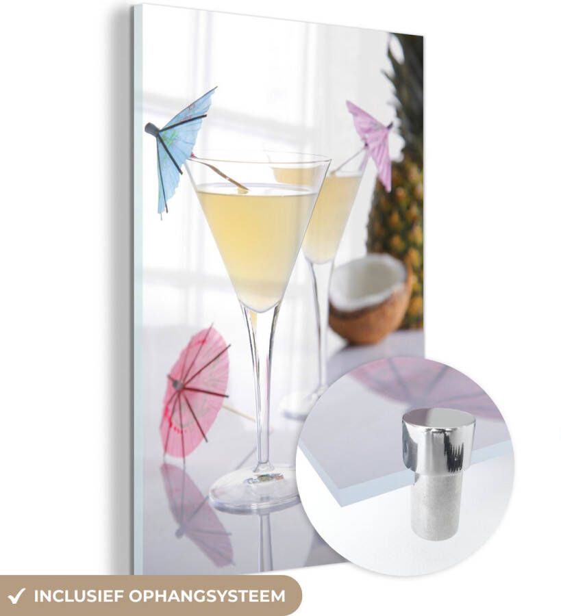 MuchoWow Glasschilderij 120x180 cm Schilderij acrylglas Twee pina colada's met een blauwe en roze parasol Foto op glas Schilderijen