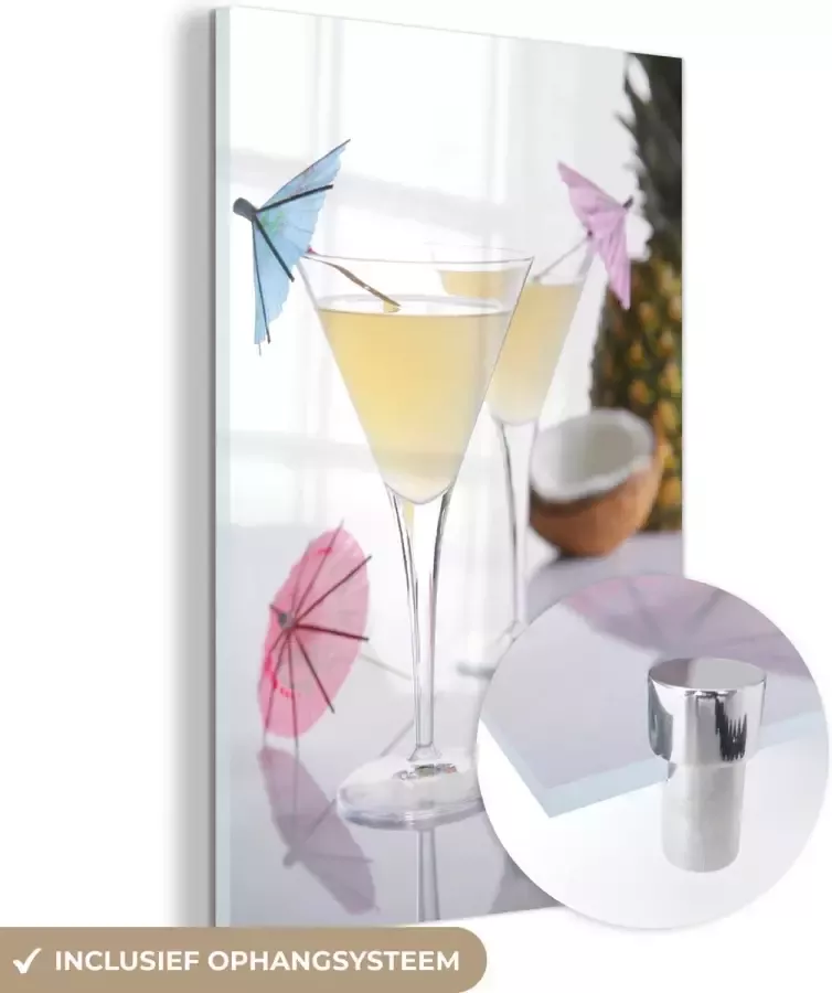 MuchoWow Glasschilderij 20x30 cm Schilderij acrylglas Twee pina colada's met een blauwe en roze parasol Foto op glas Schilderijen - Foto 2