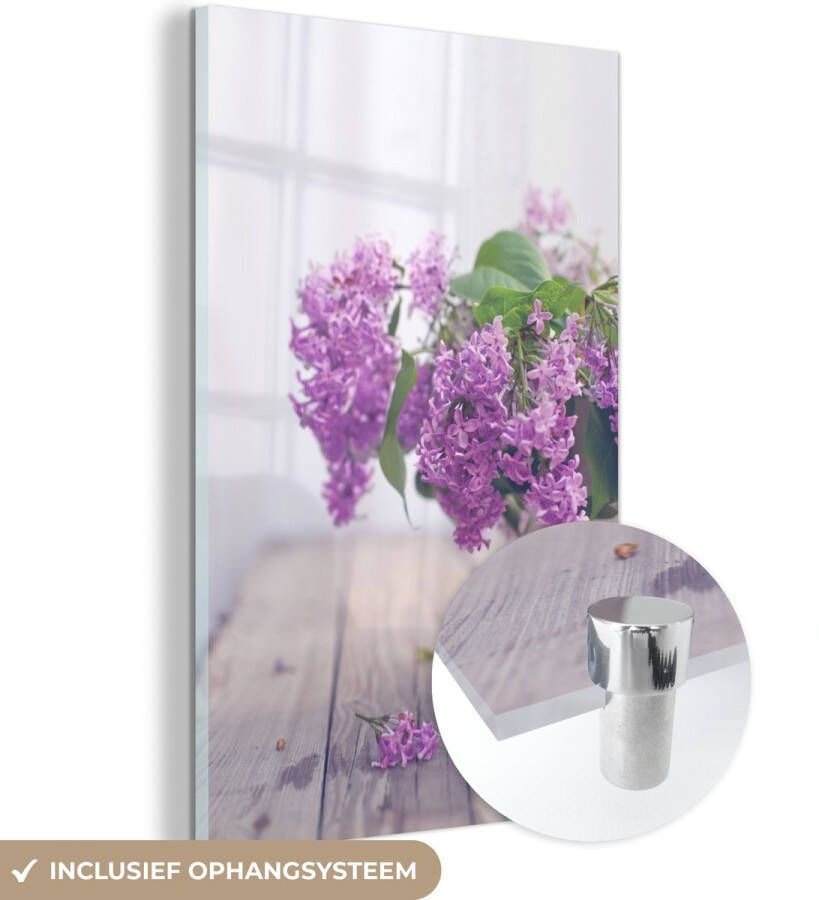 MuchoWow Glasschilderij 120x180 cm Schilderij acrylglas Vaas met een paarse sering op tafel Foto op glas Schilderijen