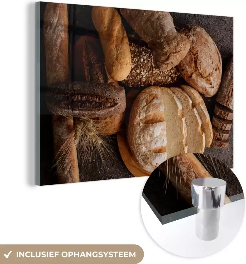 MuchoWow Glasschilderij 150x100 cm Schilderij glas Versgebakken broden op houten tafel Foto op acrylglas Schilderijen