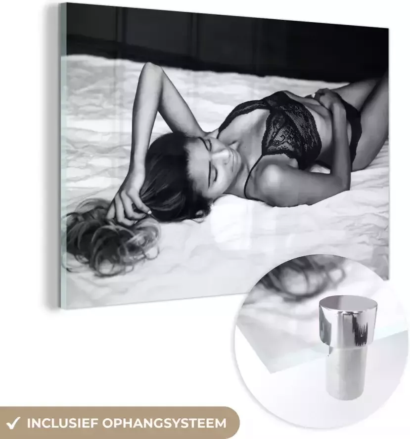 MuchoWow Glasschilderij 180x120 cm Schilderij acrylglas Vrouw in lingerie in bed Foto op glas Schilderijen