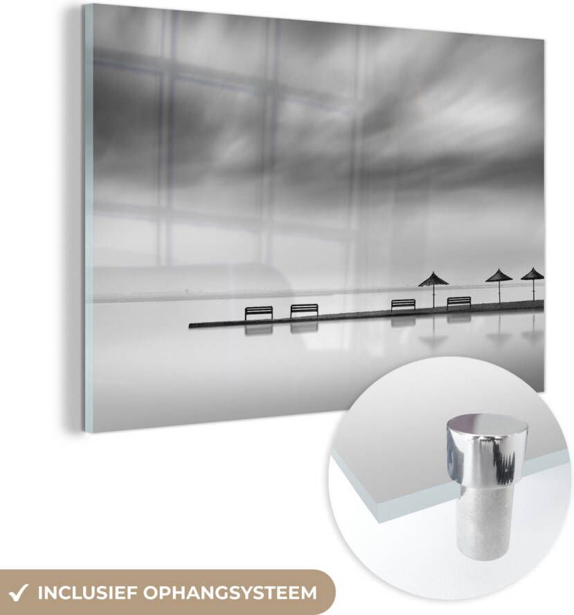 MuchoWow Glasschilderij Water Parasol Bank Pier Schilderij glas Foto op glas 150x100 cm Muurdecoratie
