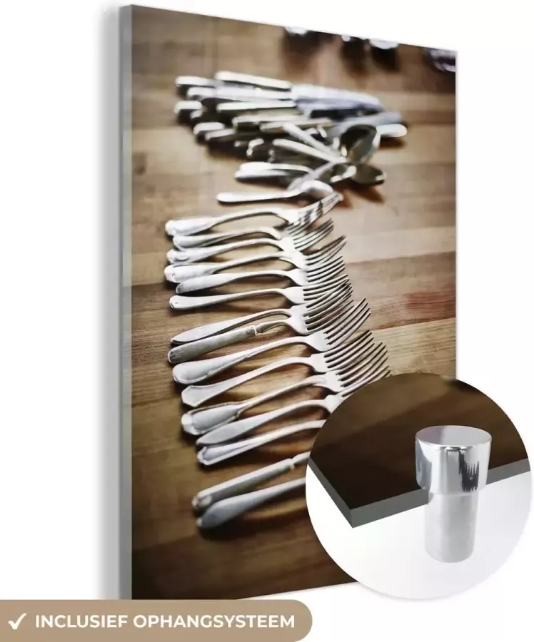 MuchoWow Glasschilderij 120x160 cm Schilderij glas Zilver keukengerei gespreid over een houten tafel Foto op acrylglas Schilderijen