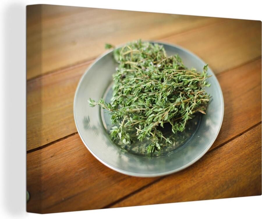 MuchoWow Canvas schilderij 180x120 cm Wanddecoratie Een keramisch bord met tijm op een houten tafel Muurdecoratie woonkamer Slaapkamer decoratie Kamer accessoires Schilderijen