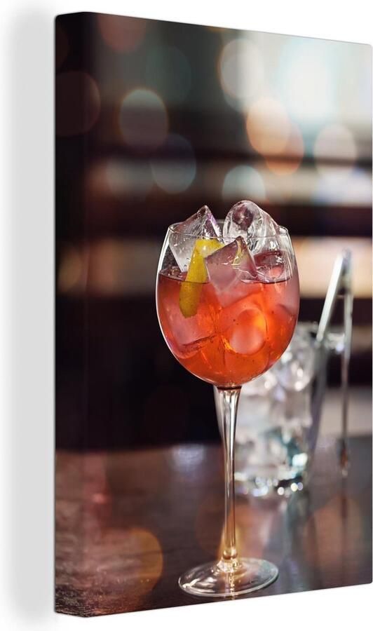 MuchoWow Gin tonic met rode vruchten op een houten tafel Canvas 80x120 cm Foto print op Canvas schilderij (Wanddecoratie woonkamer slaapkamer)