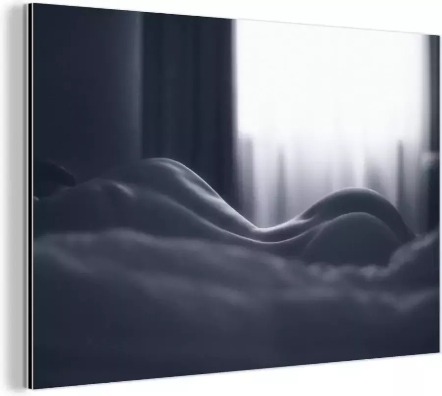 MuchoWow Aluminium schilderij 30x20 cm Wanddecoratie metaal Portret Vrouw Bed Zwart wit Metalen muurdecoratie woonkamer Decoratie industrieel Foto op dibond Industriële accessoires slaapkamer - Foto 2