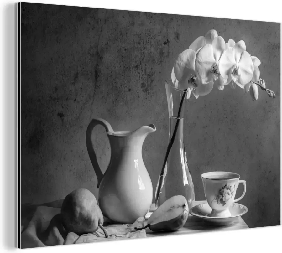 MuchoWow Wanddecoratie Metaal Aluminium Schilderij Industrieel Tafel Stilleven Zwart Wit 60x40 cm Dibond Foto op aluminium Industriële muurdecoratie Voor de woonkamer slaapkamer