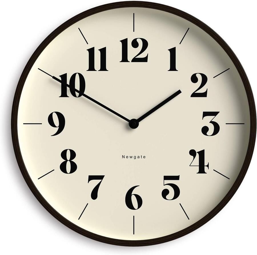Newgate Hopscotch Wandklok Grote Scandinavisch geïnspireerde multiplex klok 40 cm Donkere houten kast met stijlvolle gemakkelijk af te lezen cijfers Modern minimalistisch design voor de keuken