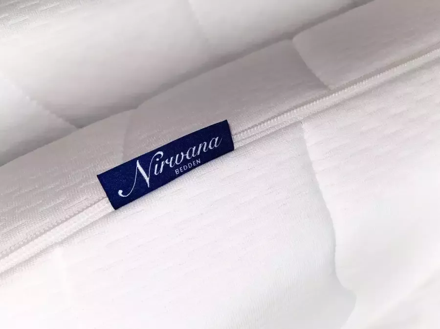 Nirwana Bedden Topdekmatras NASA Traagschuim 190x200x7 CM