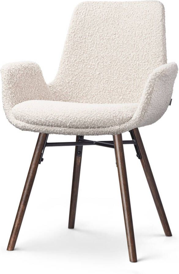 Nolon Nena-Eef eetkamerstoel bouclé beige armleuningen stof houten poten walnoot lage armleuning design scandinavisch comfortabel