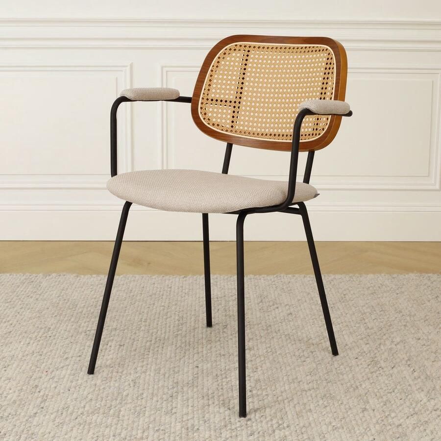 Nolon Jolie Eetkamerstoel Beige met Rotan Rugleuning Zwarte Metalen Poten met Armleuning Eettafelstoel Retro Schoolstoel