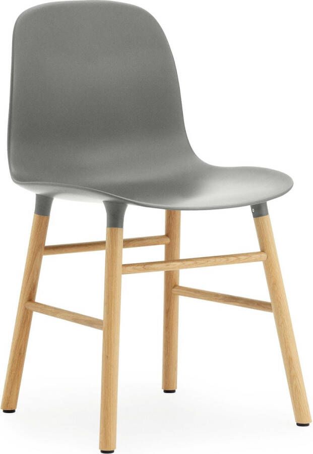 Normann Copenhagen Form Chair eetkamerstoel Grijs met eiken onderstel