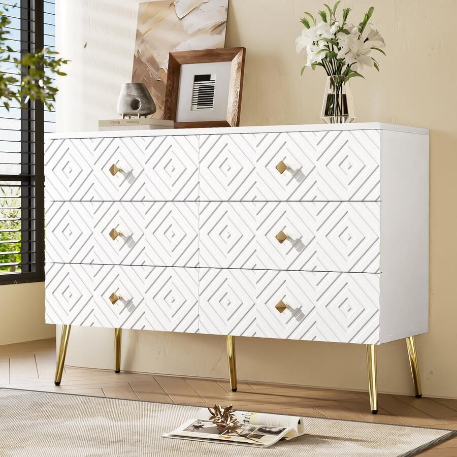 Ojiuboo —Moderne ladekast met zes laden 120x40x80cm Witte hoge kast Geometrische textuur + ruitvormige handgrepen + 20 cm gouden poten Opbergkast voor slaapkamer woonkamer entree