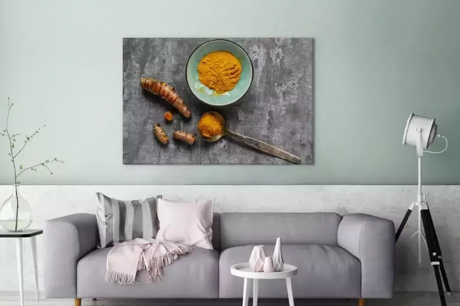 OneMillionCanvasses Canvas schilderij 140x90 cm Wanddecoratie Decoratieve kom op een stenen tafel met kurkuma Muurdecoratie woonkamer Slaapkamer decoratie Kamer accessoires Schilderijen
