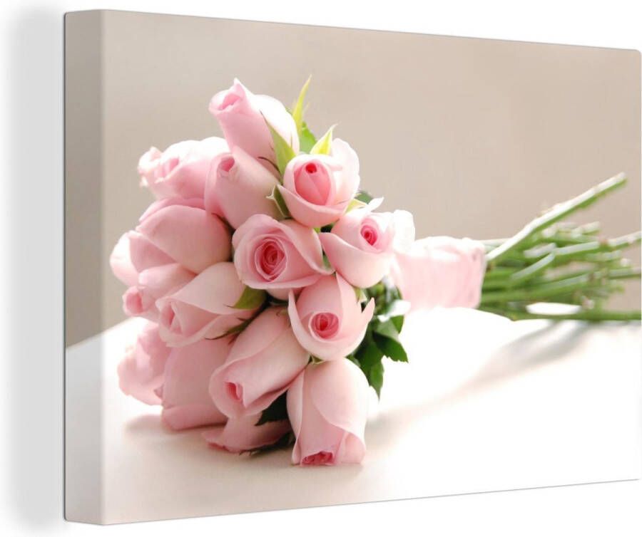 OneMillionCanvasses Canvas schilderij 150x100 cm Wanddecoratie Een boeket van roze roos op een witte tafel Muurdecoratie woonkamer Slaapkamer decoratie Kamer accessoires Schilderijen