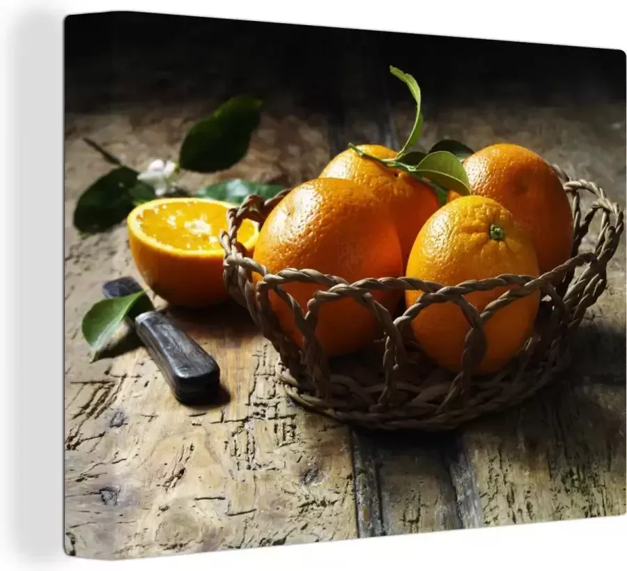 OneMillionCanvasses Canvas Schilderij Fruitmand Sinaasappel Mes Tafel 40x30 cm Wanddecoratie