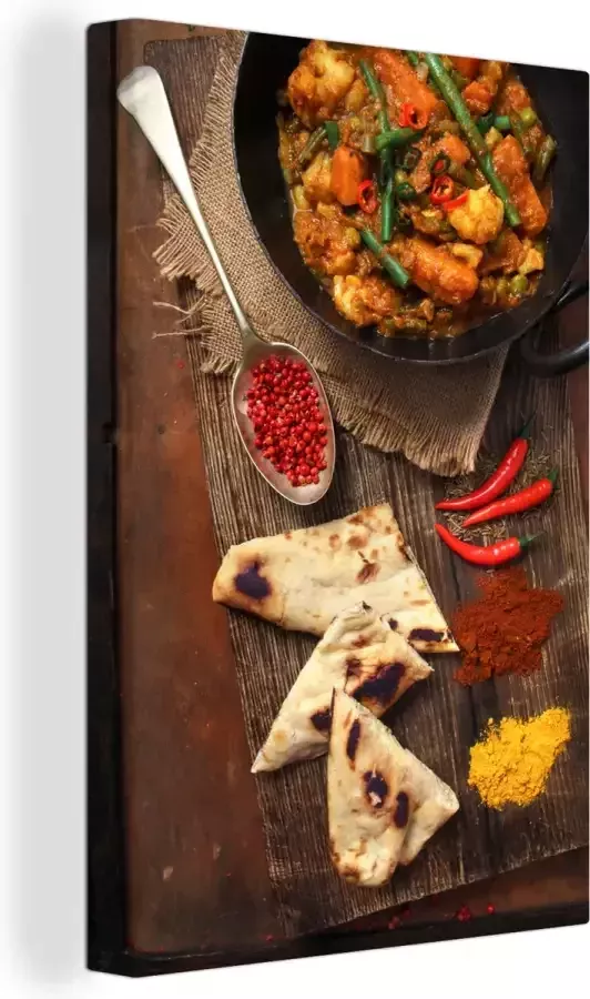 OneMillionCanvasses Canvas schilderij 120x180 cm Wanddecoratie Indiaas eten op een donkerhouten tafel met een curry en naanbrood met specerijen Muurdecoratie woonkamer Slaapkamer decoratie Kamer accessoires Schilderijen