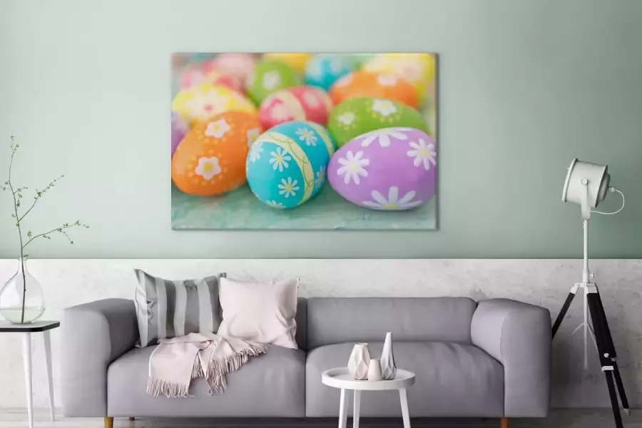 OneMillionCanvasses Canvas Schilderij Kleurrijke paaseieren uitgestald op een tafel voor Pasen 140x90 cm Wanddecoratie