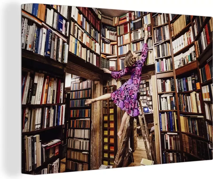 OneMillionCanvasses Canvas Schilderij Vrouw op een ladder in de bibliotheek 150x100 cm Wanddecoratie
