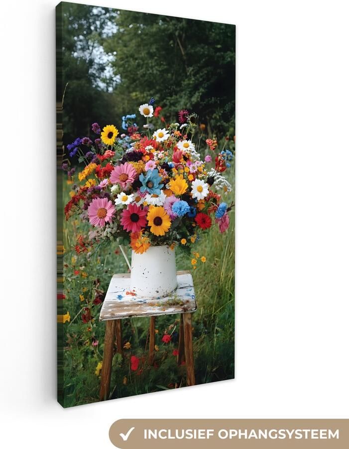 OneMillionCanvasses Canvas schilderij 40x80 cm Exclusieve wanddecoratie Bloemen Krukje Gieter Veld Muurdecoratie woonkamer Slaapkamer decoratie Kamer accessoires Schilderijen op canvas