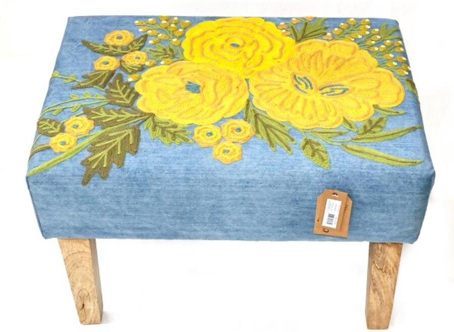 Only natural denim blauw voetenbankje met GELE geborduurde bloemen 35 x 50 x 52 cm