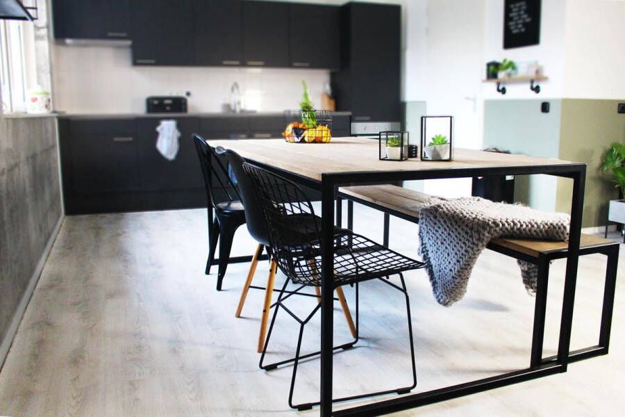 Oost & Dijk Interieur Industriële eettafel hout en staal Houston 140 x 100 x 75 cm Handgemaakt