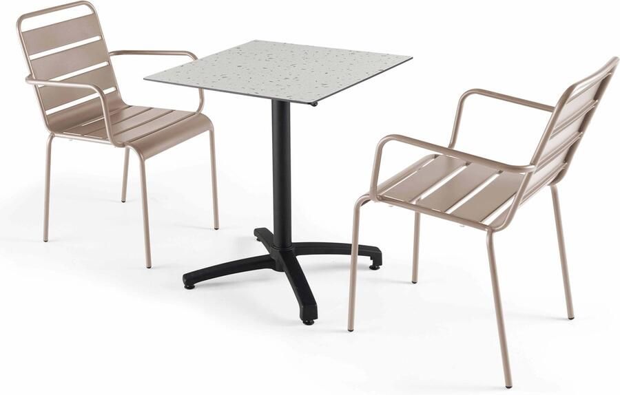 Oviala Een terrazzo gelamineerde tuinset en 2 taupe fauteuils