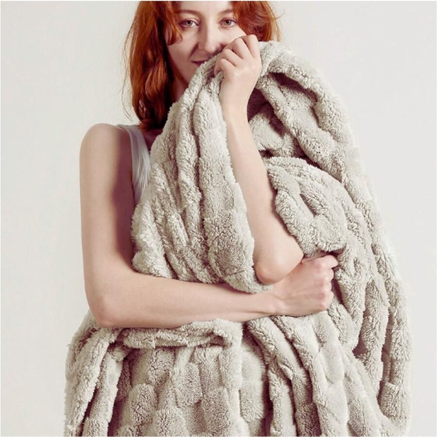 PEAM Knuffeldeken Pluizige Deken Fleecedeken Schaakbordpatroon Woondeken Zacht Warm en Gezellig Geruite Deken voor Bank of Bed Beige 150 x 200 cm