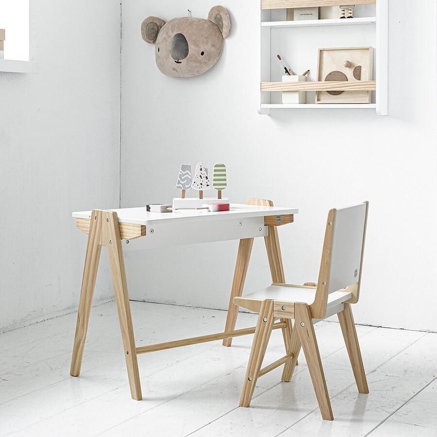 Petite Amelie Activiteiten Tafel Wit en Naturel – Kindertafel met Kinderstoeltje – Scandinavische Speeltafel met Tijdloos Design – Veilig en Duurzaam door Massief Houten Poten – Een Betoverende Speelhoek voor Kleine Avonturiers