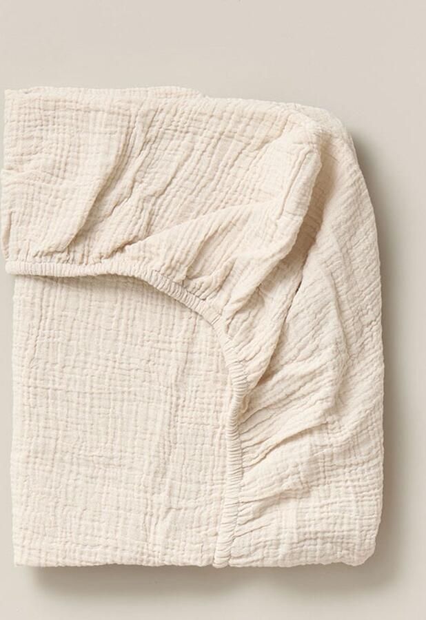 Petite Amelie Hoeslaken Hoeslakens voor matras 70x140 cm 100% biologisch katoen Zacht lichtgewicht en duurzaam Perfecte pasvorm dankzij de elastische rand Beige Mousseline Collectie