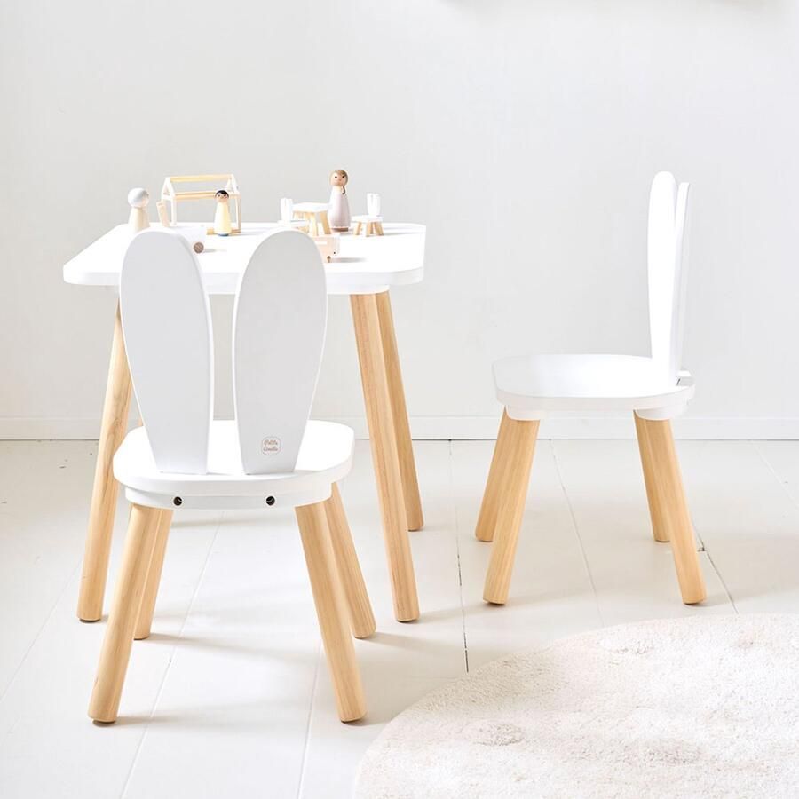 Petite Amelie Petite Amélie Activiteiten tafel 'Konijn' 'Wit en Naturel' Kindertafel met 2 kinderstoeltjes Speeltafel met Konijnenoren Veilig door Poten van Massief Hout Een magische hoek voor kleine konijntjes