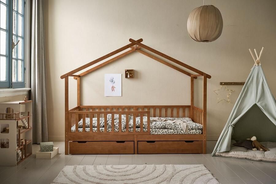 Petite Amelie Petite Amélie Bedhuisje 90 x 200 cm Walnoot Montessori Peuterbed voor uren Speelplezier Huisbed van stevig (duurzaam) Grenenhout Maison Collectie