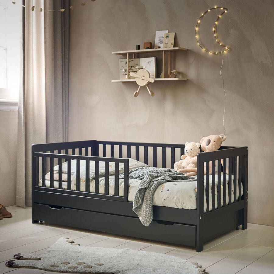 Petite Amelie Petite Amélie Peuterbed Juniorbed 70x140 cm Kinderbed inclusief Uitvalhekje – Zwart