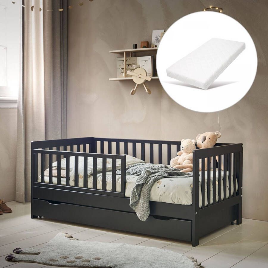 Petite Amelie Peuterbed 140x70 cm met Matras Zwarte Kinderbed Creëer een Veilige & Stijlvolle Slaapomgeving Voor Kleintjes die Hun Ledikant Ontgroeid Zijn Plume Collectie