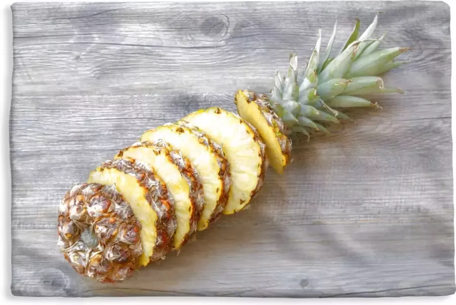 PillowMonkey Kussenhoes 50x30 cm Een gesneden ananas op een houten tafel Katoen Polyester Voor Binnen