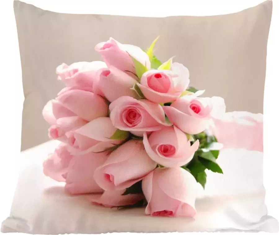 PillowMonkey Sierkussens Kussentjes Woonkamer 45x45 cm Een boeket van roze roos op een witte tafel