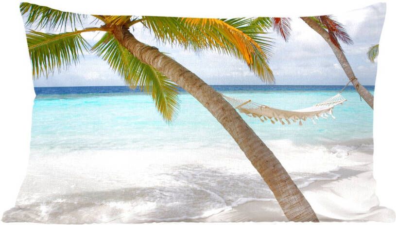 PillowMonkey Sierkussen Hangmat op het strand voor binnen Hangmat bij twee palmbomen op de Maldiven 60x40 cm rechthoekig binnenkussen van katoen