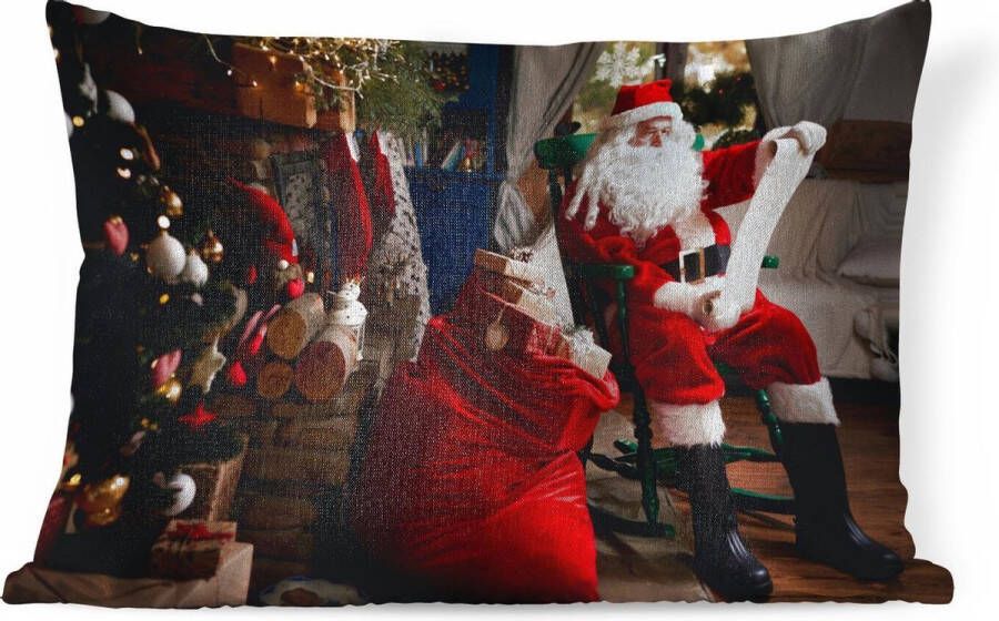 PillowMonkey Sierkussen Kerst voor binnen De kerstman zittend in een stoel met zak vol geschenken 60x40 cm rechthoekig binnenkussen van katoen