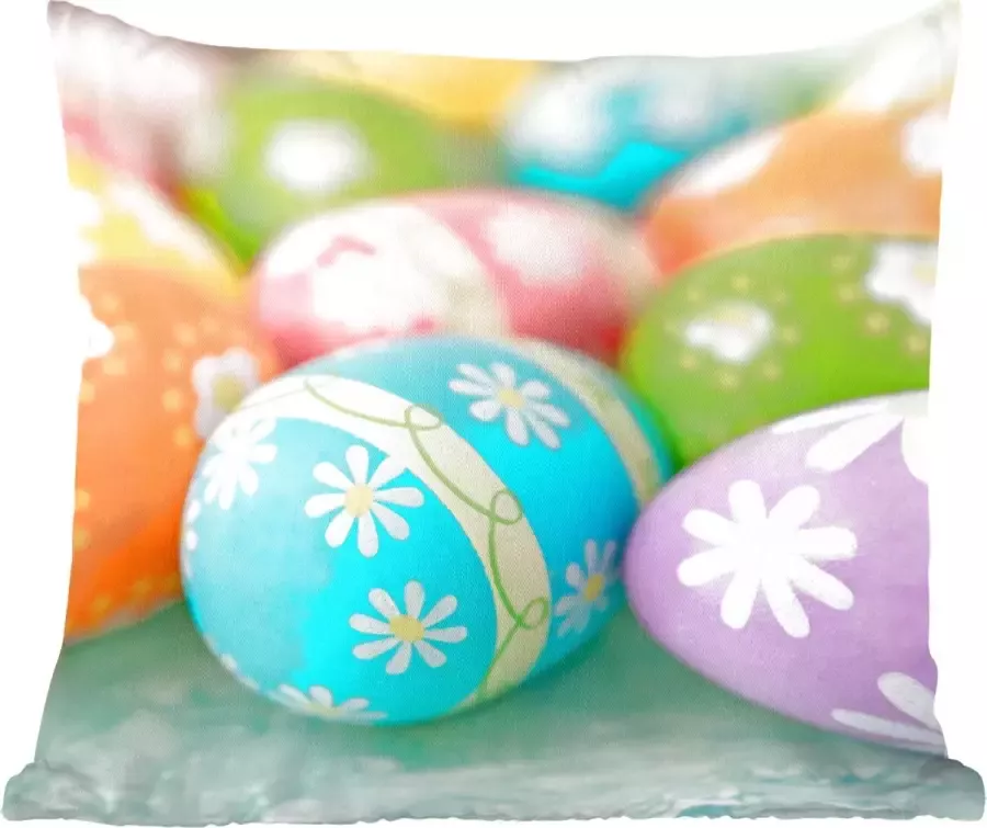 PillowMonkey Sierkussens Kussentjes Woonkamer 40x40 cm Kleurrijke paaseieren uitgestald op een tafel voor Pasen